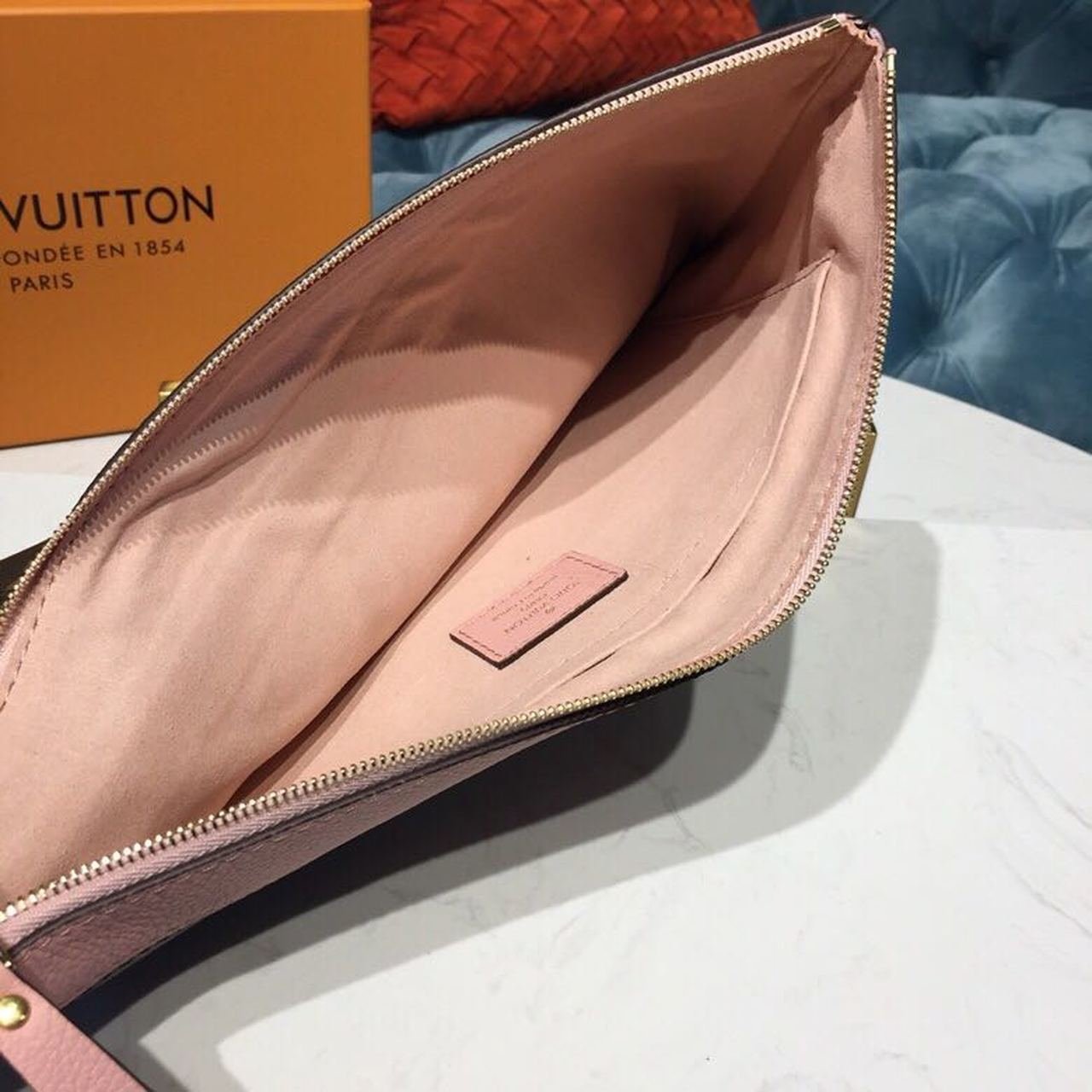 Louis Vuitton Daily Pouch Bag 30cm Monogram Canvas Spring/Summer Collection M62942, Rose Poudre