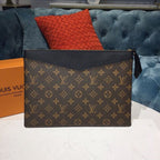 Louis Vuitton Daily Pouch Bag 30cm Monogram Canvas Spring/Summer Collection M62048, Black