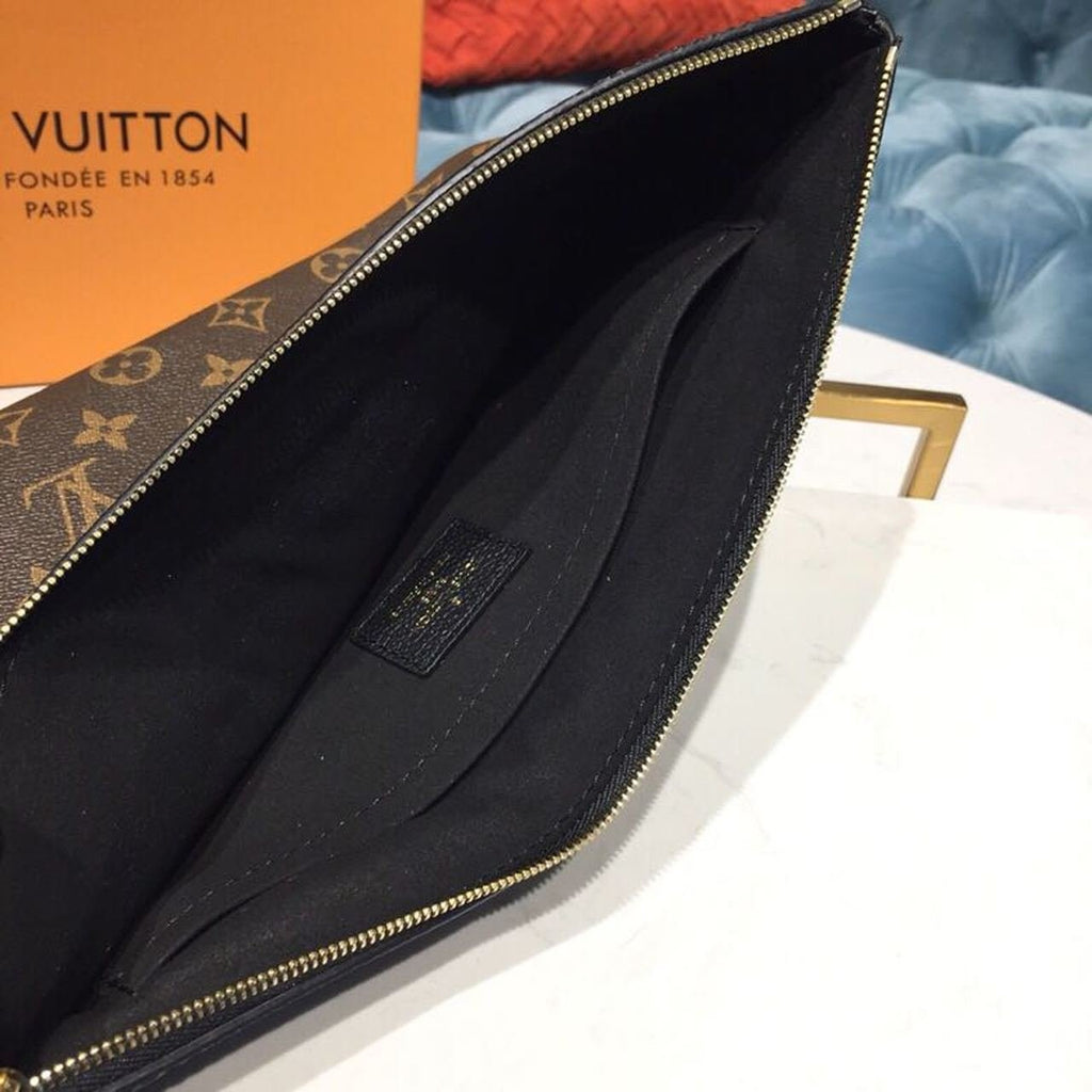 Louis Vuitton Daily Pouch Bag 30cm Monogram Canvas Spring/Summer Collection M62048, Black