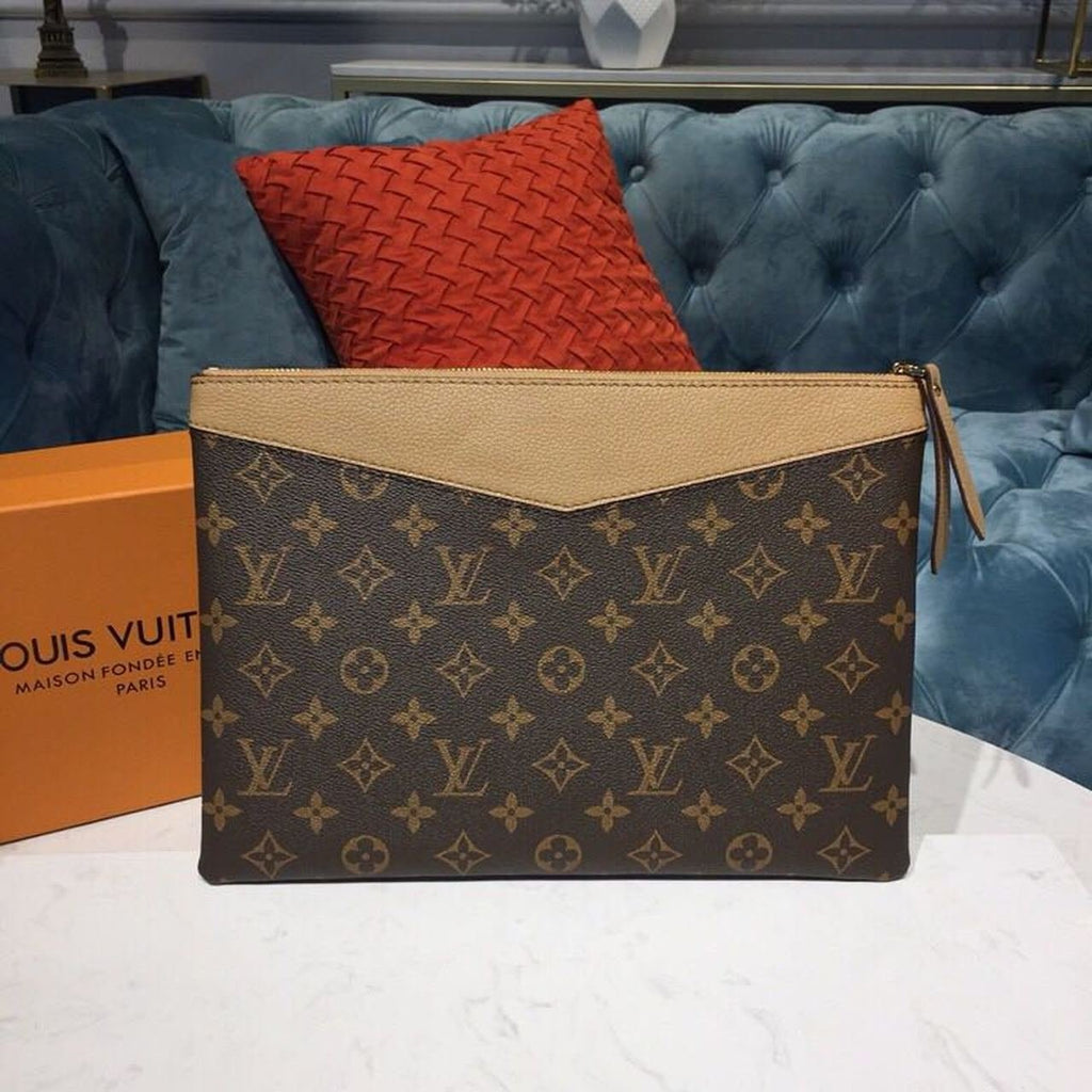 Louis Vuitton Daily Pouch Bag 30cm Monogram Canvas Spring/Summer Collection M64591, Sesame