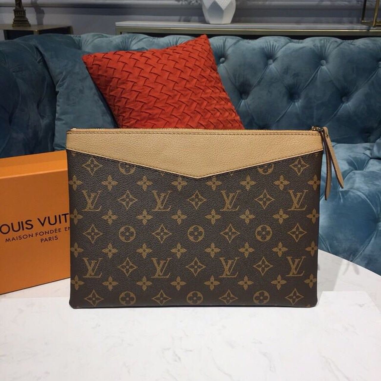 Louis Vuitton Daily Pouch Bag 30cm Monogram Canvas Spring/Summer Collection M64591, Sesame