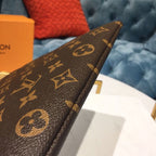 Louis Vuitton Daily Pouch Bag 30cm Monogram Canvas Spring/Summer Collection M64591, Sesame
