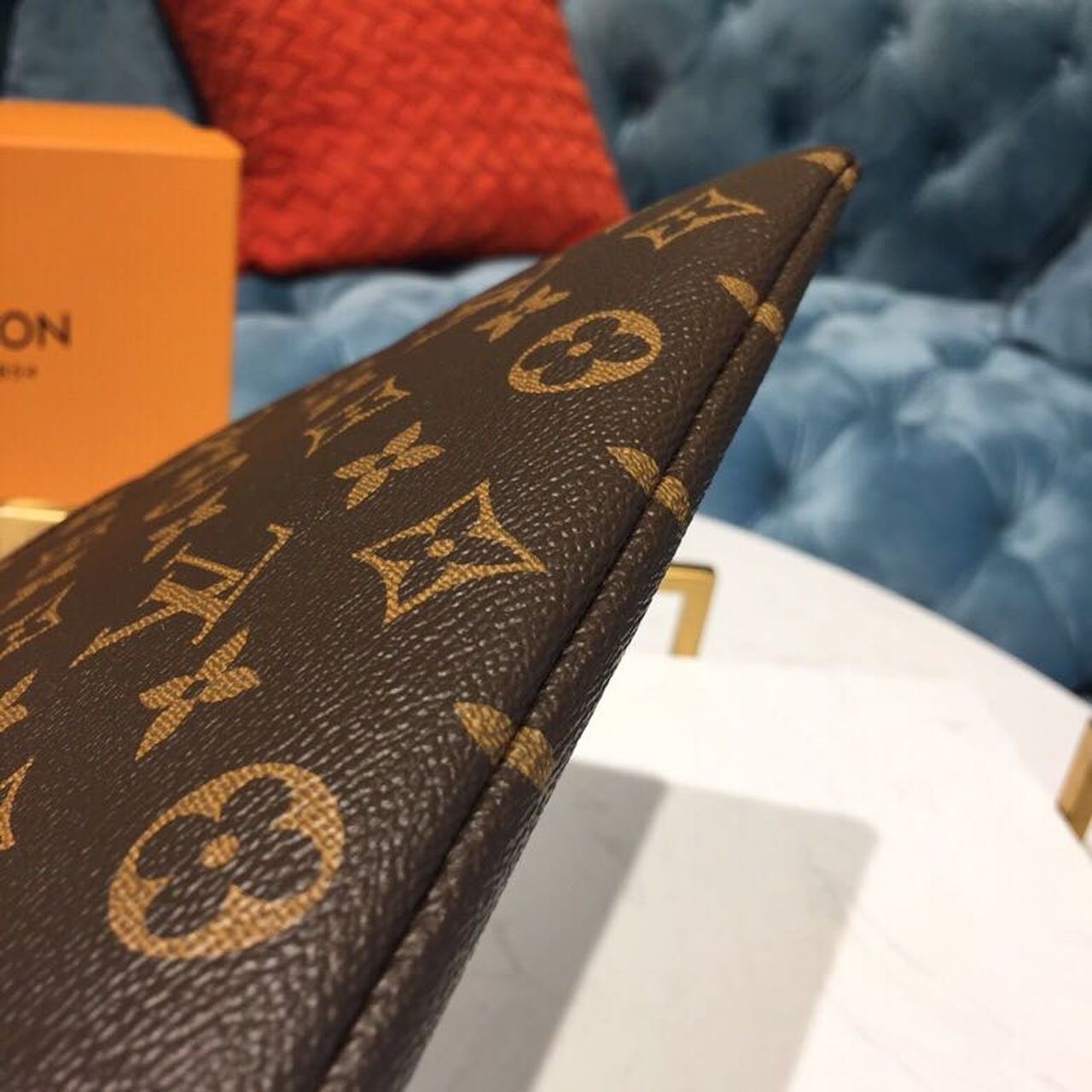 Louis Vuitton Daily Pouch Bag 30cm Monogram Canvas Spring/Summer Collection M64591, Sesame