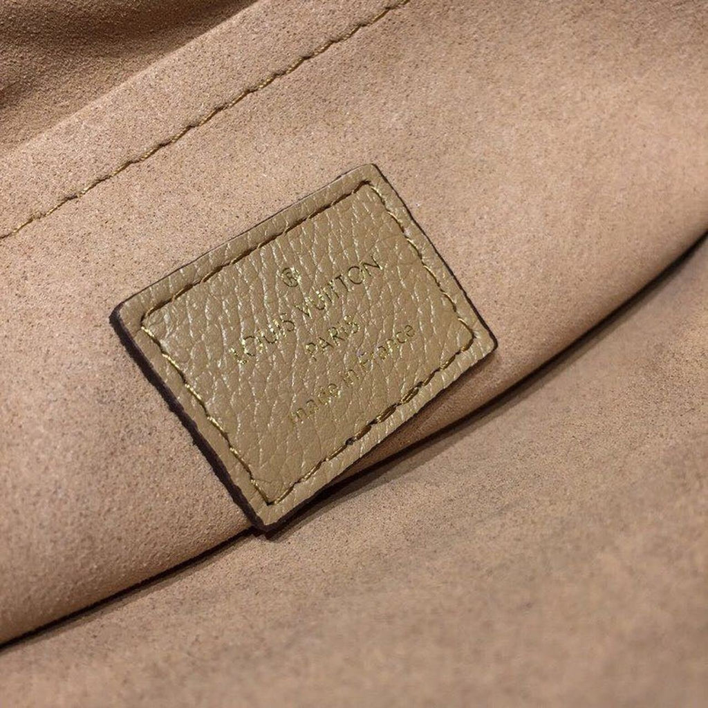 Louis Vuitton Daily Pouch Bag 30cm Monogram Canvas Spring/Summer Collection M64591, Sesame