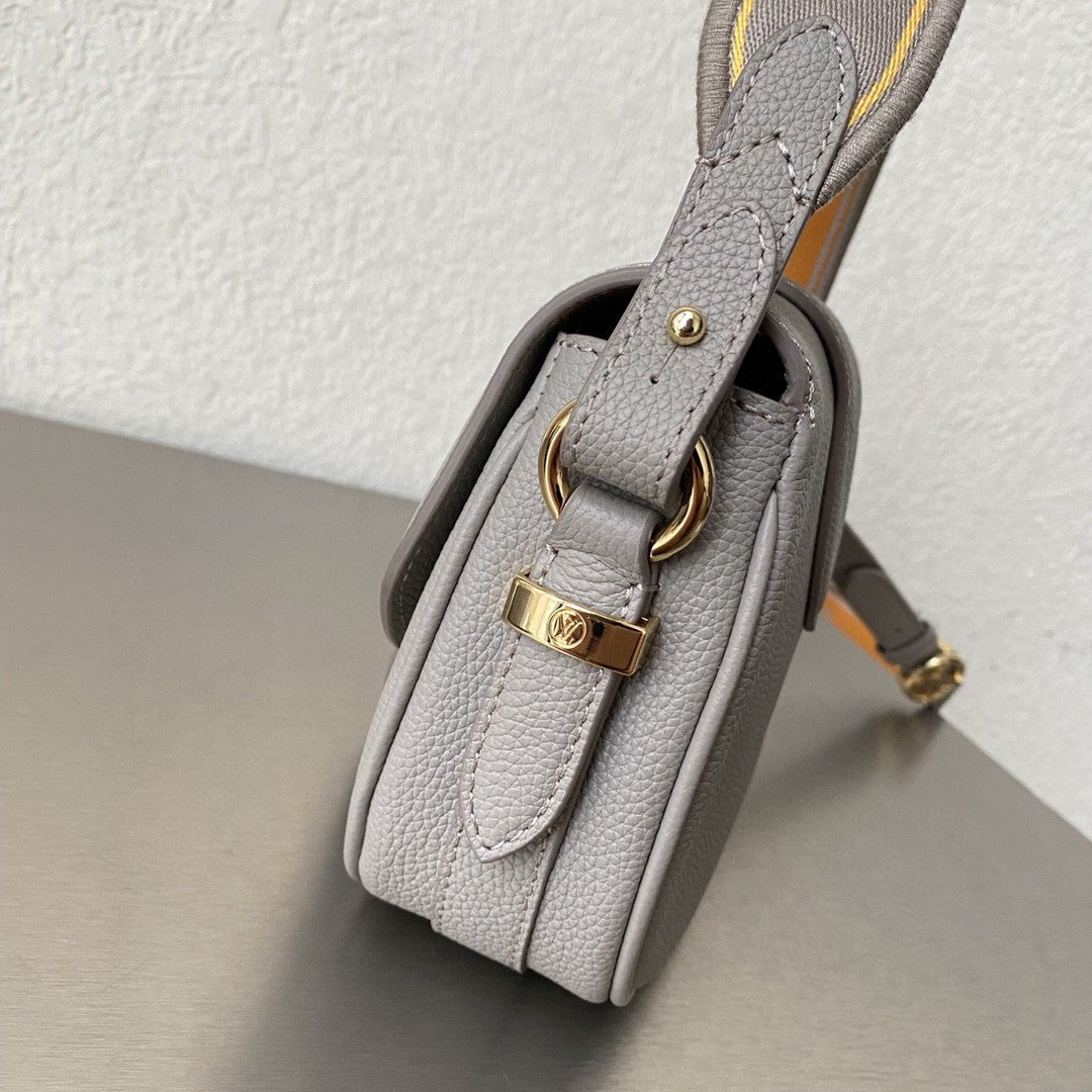 Louis Vuitton M55950 LV Point 9 22cm Grey