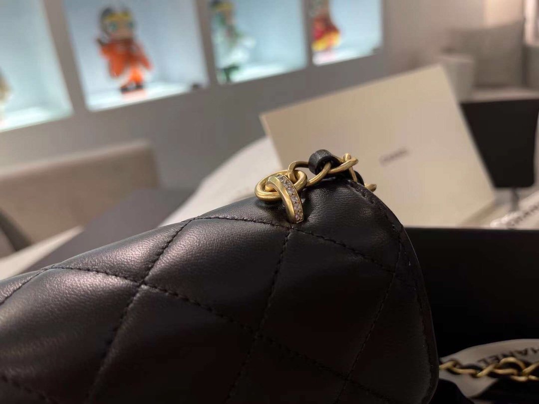 CoCo Flap Bag Chanel Sign 22cm Black