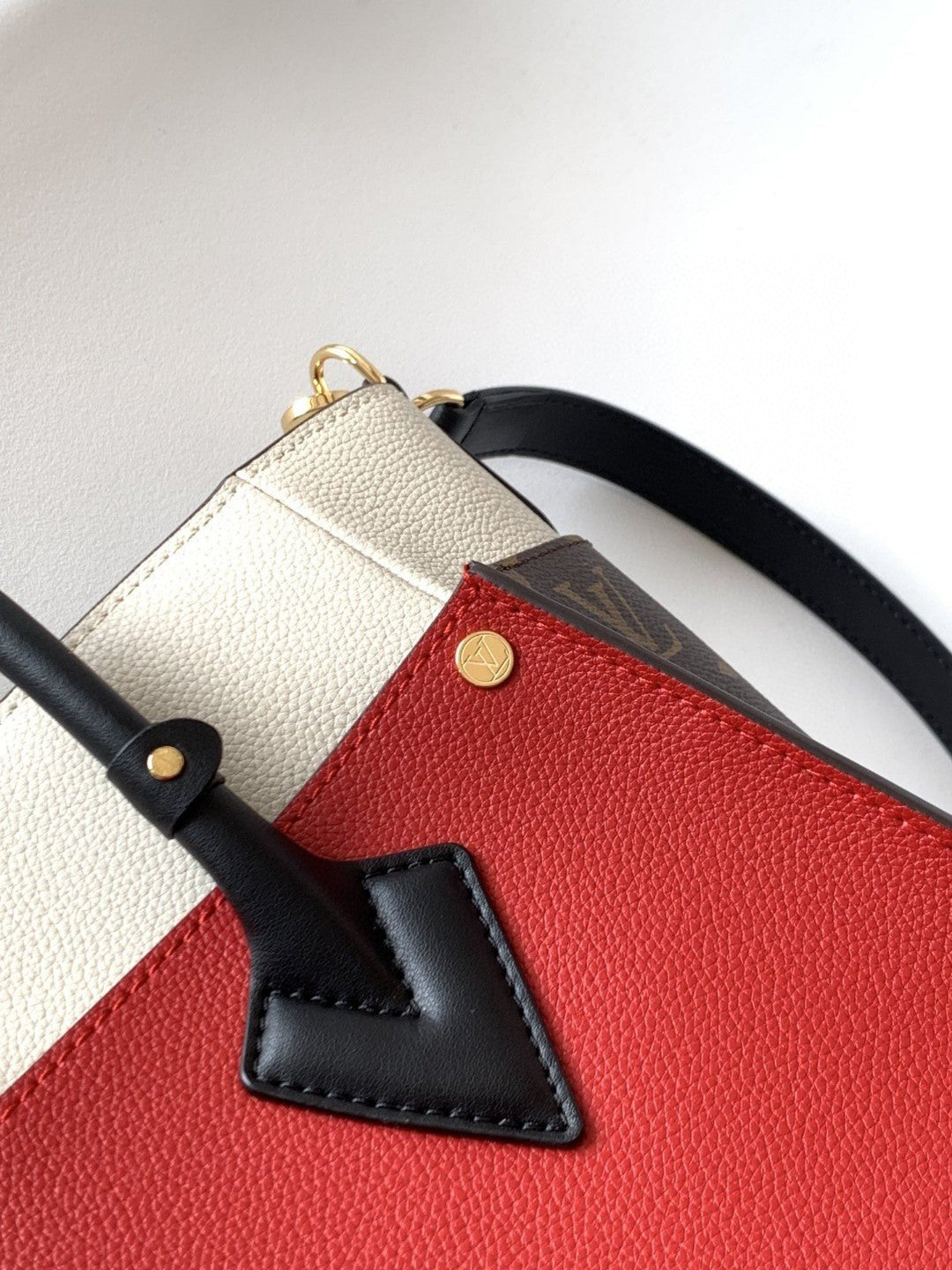 Louis Vuitton M57728 On My Side PM 30cm Red