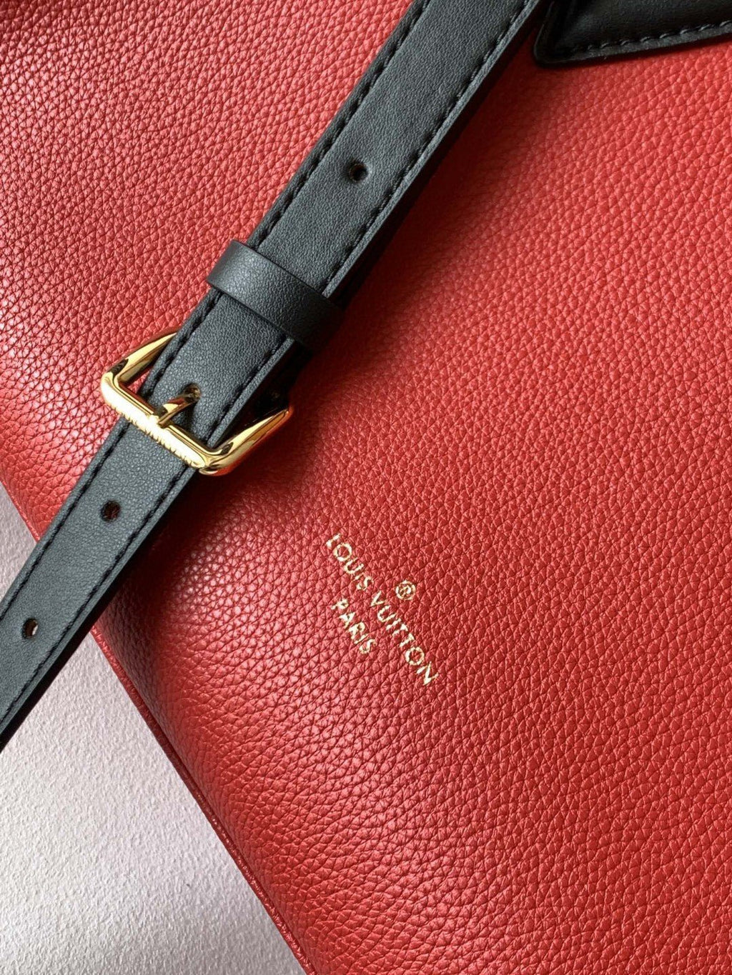Louis Vuitton M57728 On My Side PM 30cm Red