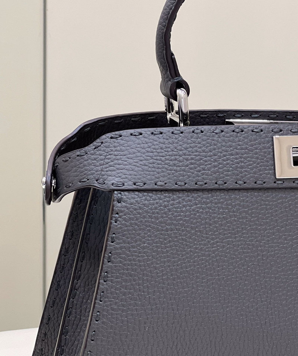 Fendi Peekaboo Iseeu Medium 33cm Black