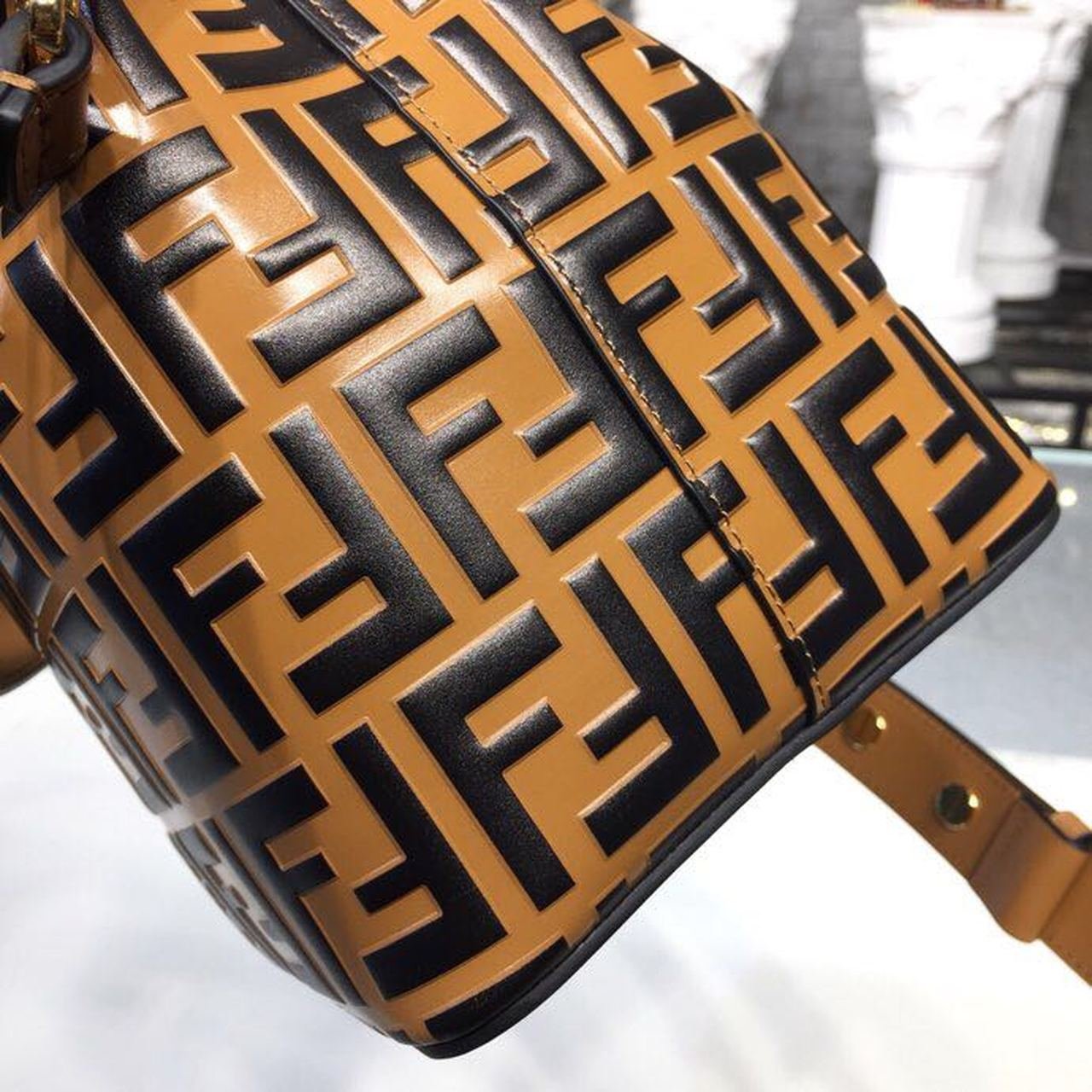 Fendi FF Logo Mon Tresor Bucket Bag Calfskin Leather 25cm Fall/Winter Collection, Brown