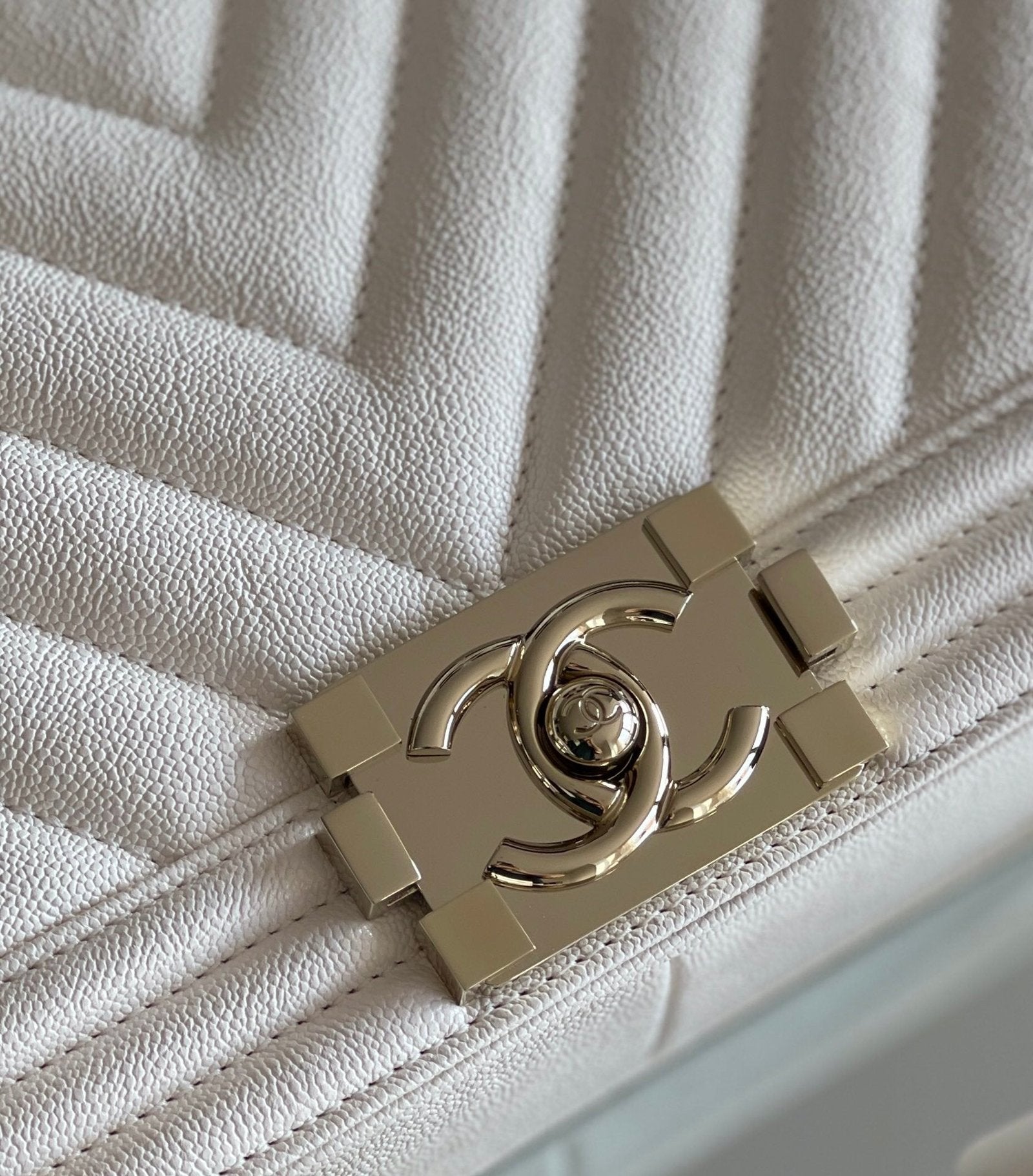 Chanel Medium Classic Flapbag 25cm White