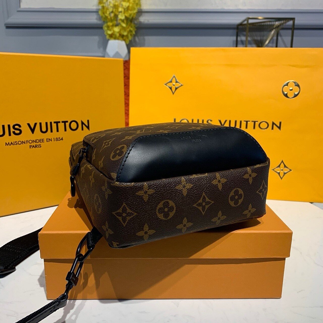 Louis Vuitton Avenue Sling Bag 32cm Monogram Canvas Spring/Summer Collection M41719, Brown