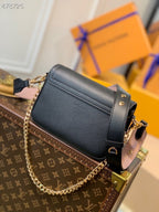 Louis Vuitton Lock Me Tender Bag 20cm Grained Calfskin Leather Spring/Summer Collection M58555, Black