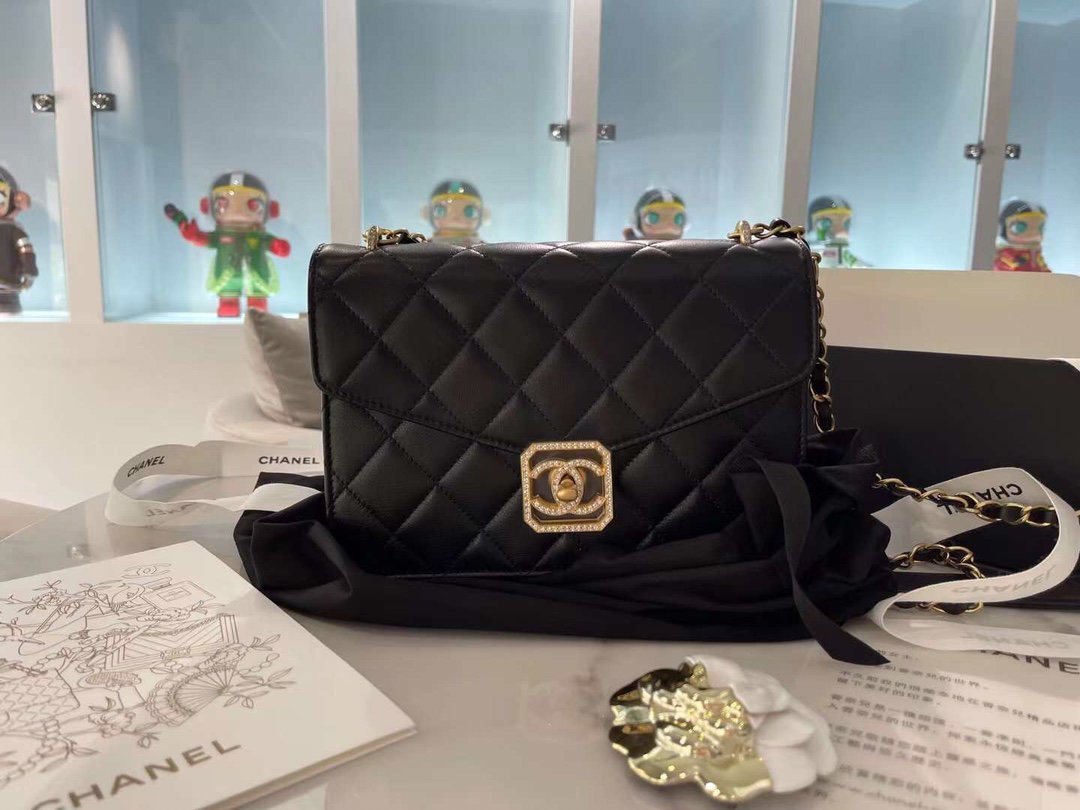 CoCo Flap Bag Chanel Sign 22cm Black