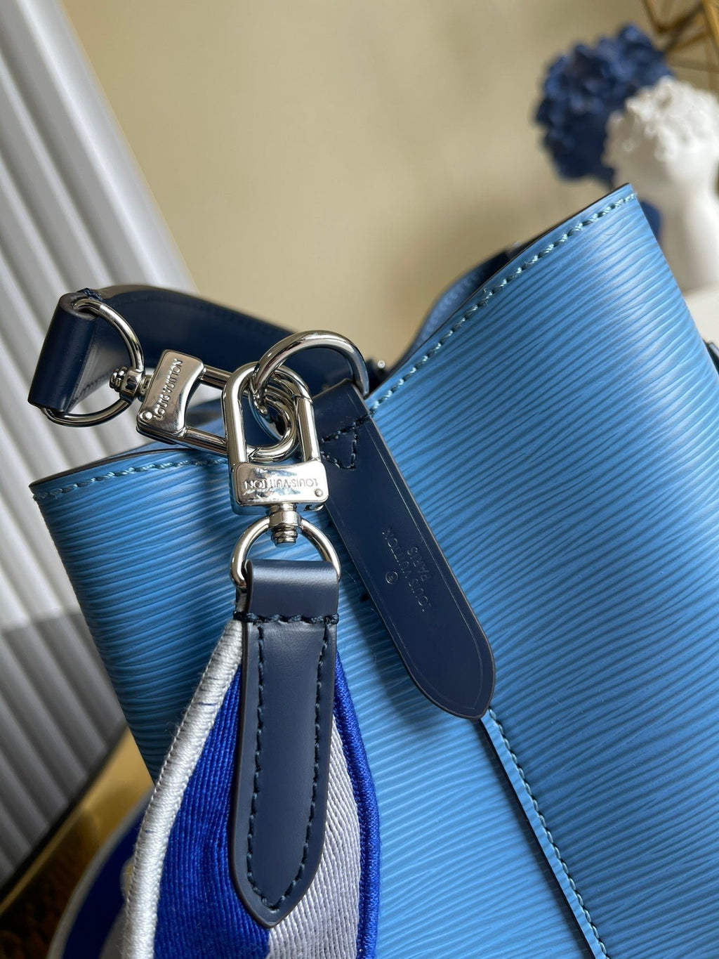 Louis Vuitton NeoNoe BB 20cm Blue