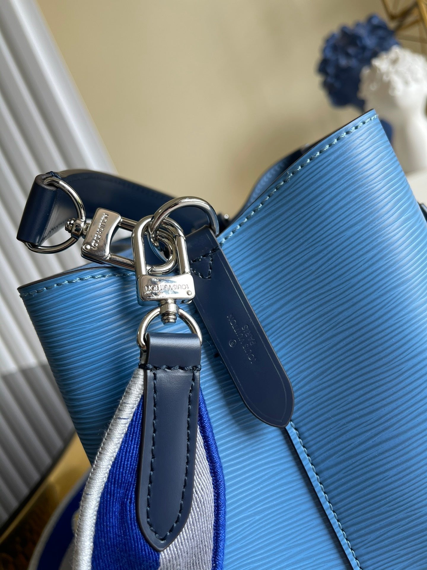 Louis Vuitton NeoNoe BB 20cm Blue