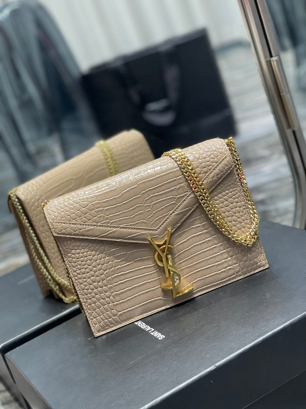 Saint Laurent Cassandra Medium Chain Bag In Grain De Poudre Embossed 22cm Nude