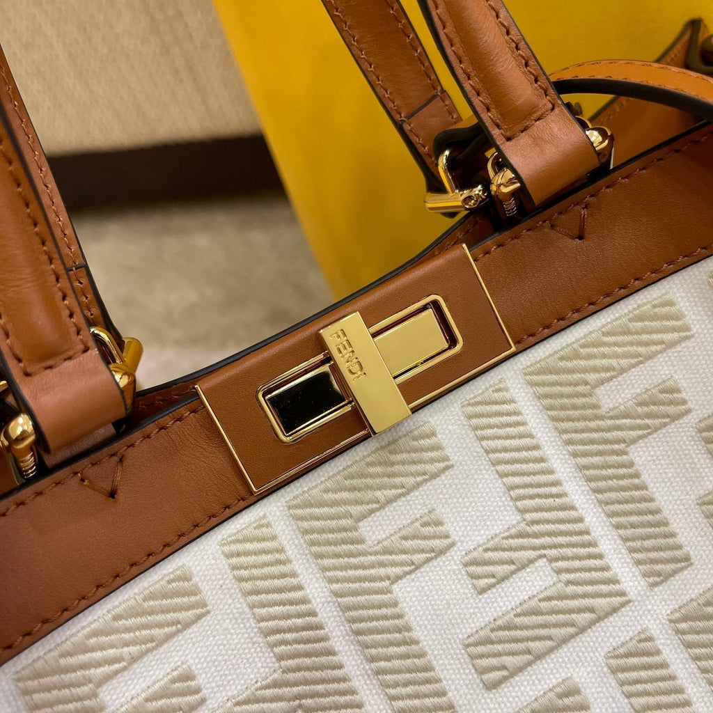 Fendi Peekaboo X-tote Bag 41cm Beige