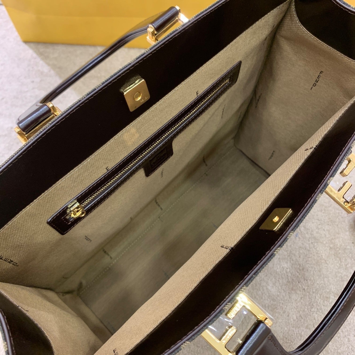 Fendi Medium Vintage Tote Handle Bag 34cm Brown
