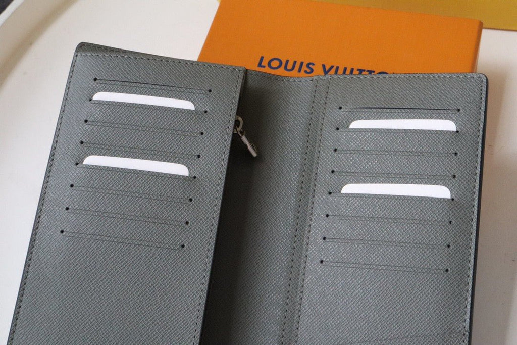 Louis Vuitton Brazza Wallet 19cm