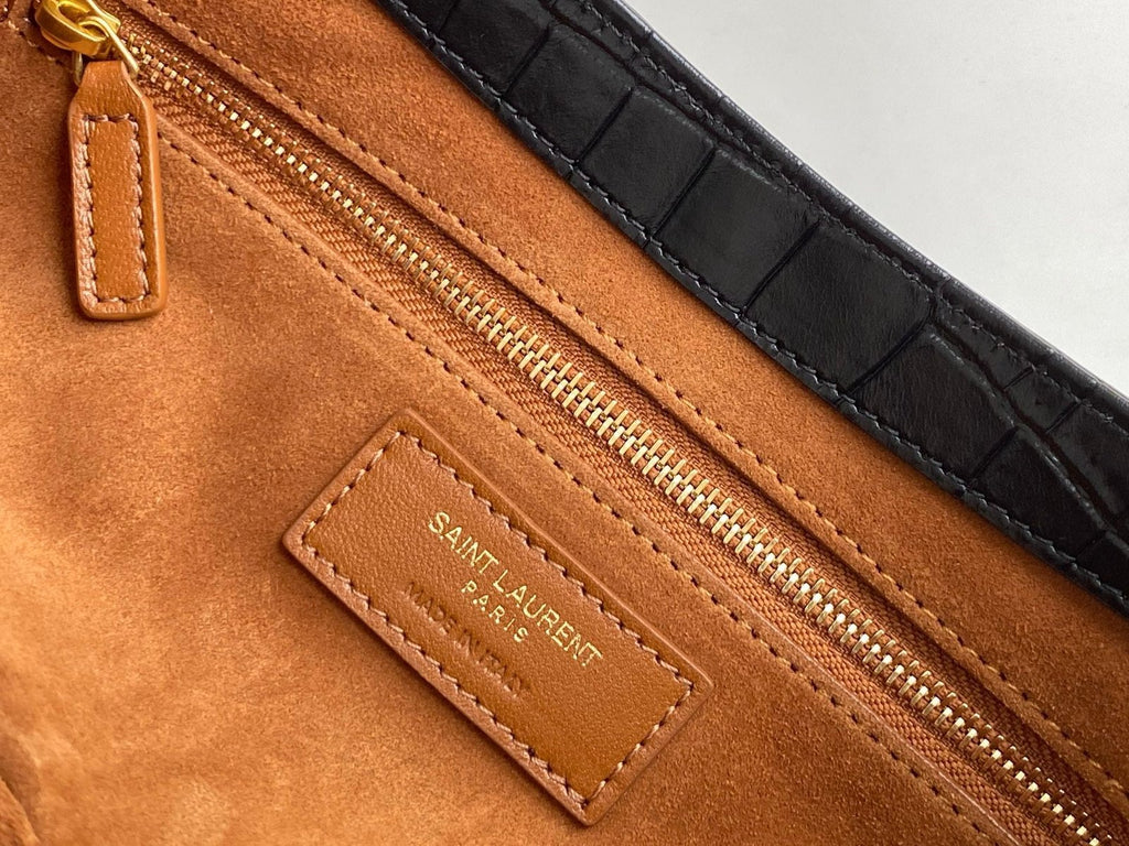 Saint Laurent LE5A7 Hobo Bag 25cm