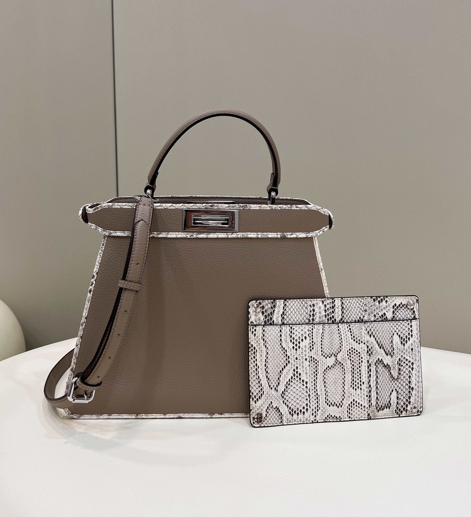 Fendi Peekaboo Iseeu Medium 33cm