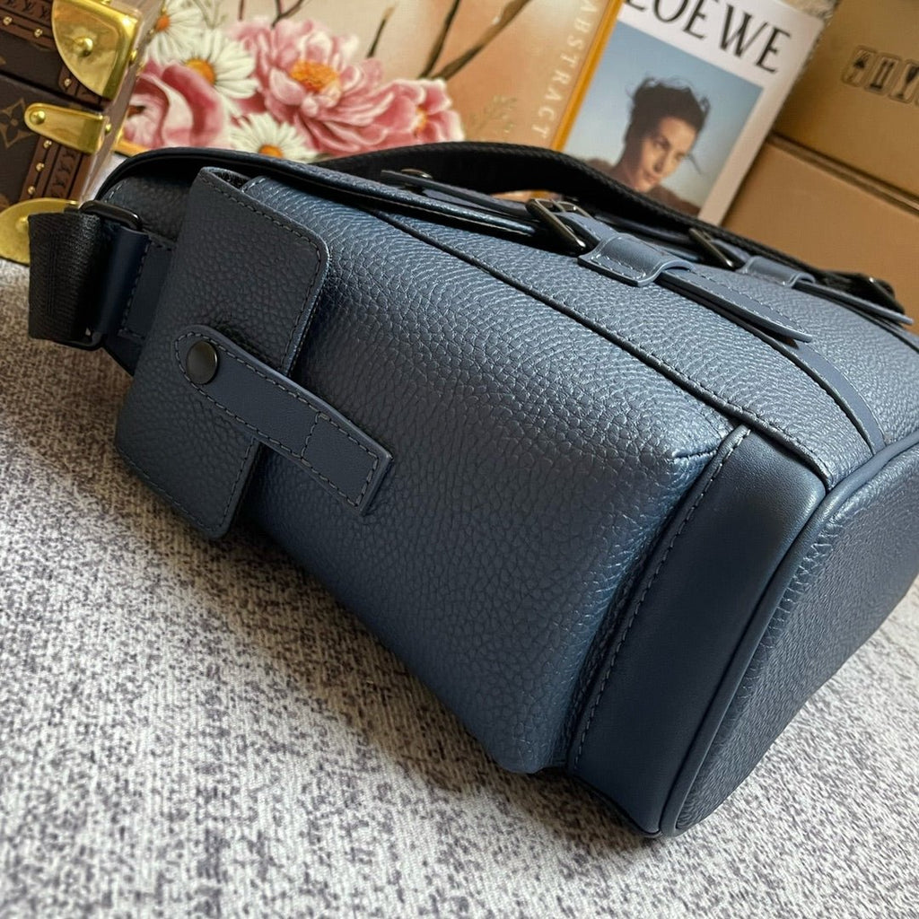 Louis Vuitton M58475 Christopher Messenger 29cm Blue