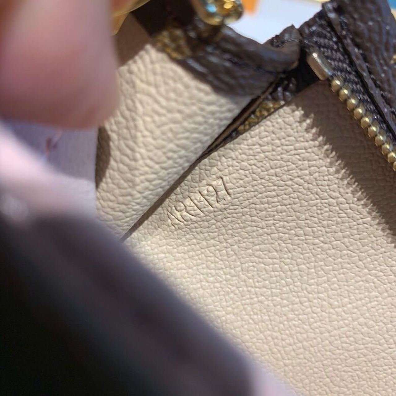 Louis Vuitton Toiletry Pouch 20cm Monogram Canvas Spring/Summer Collection M47544, Beige