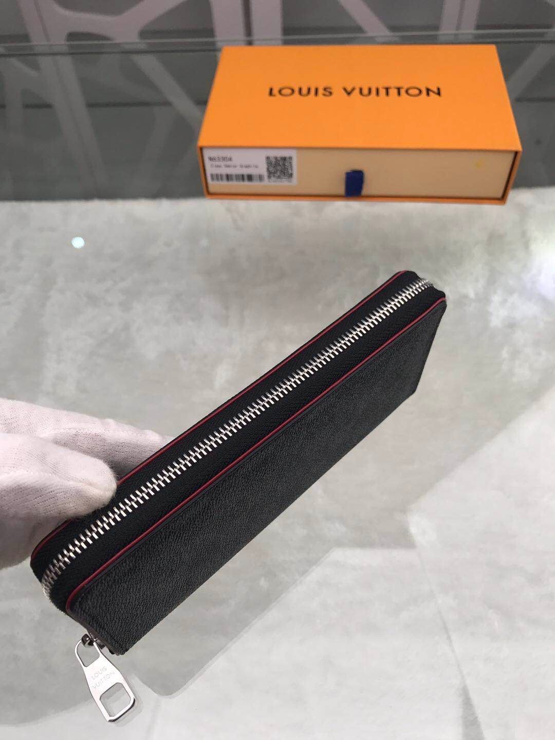 Louis Vuitton Zippy Vertical Wallet 20cm
