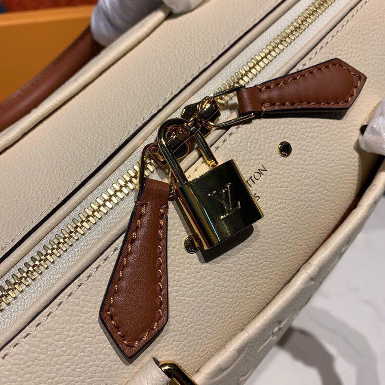 Louis Vuitton Speedy Bandouliere Bag 25cm Monogram Empreinte Leather Spring/Summer Collection M44736, Cr?me Caramel