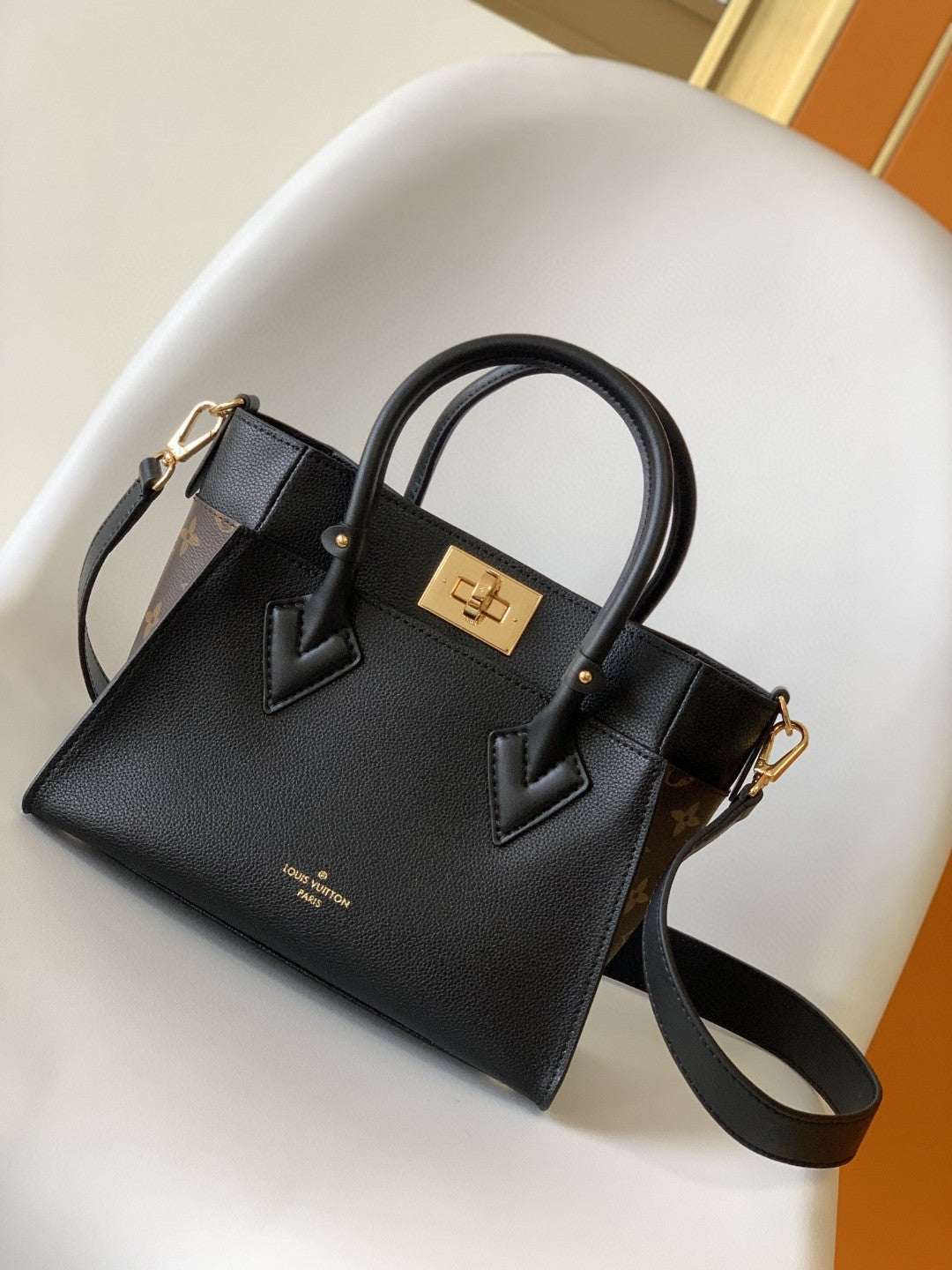 Louis Vuitton M57728 On My Side PM 30cm Black