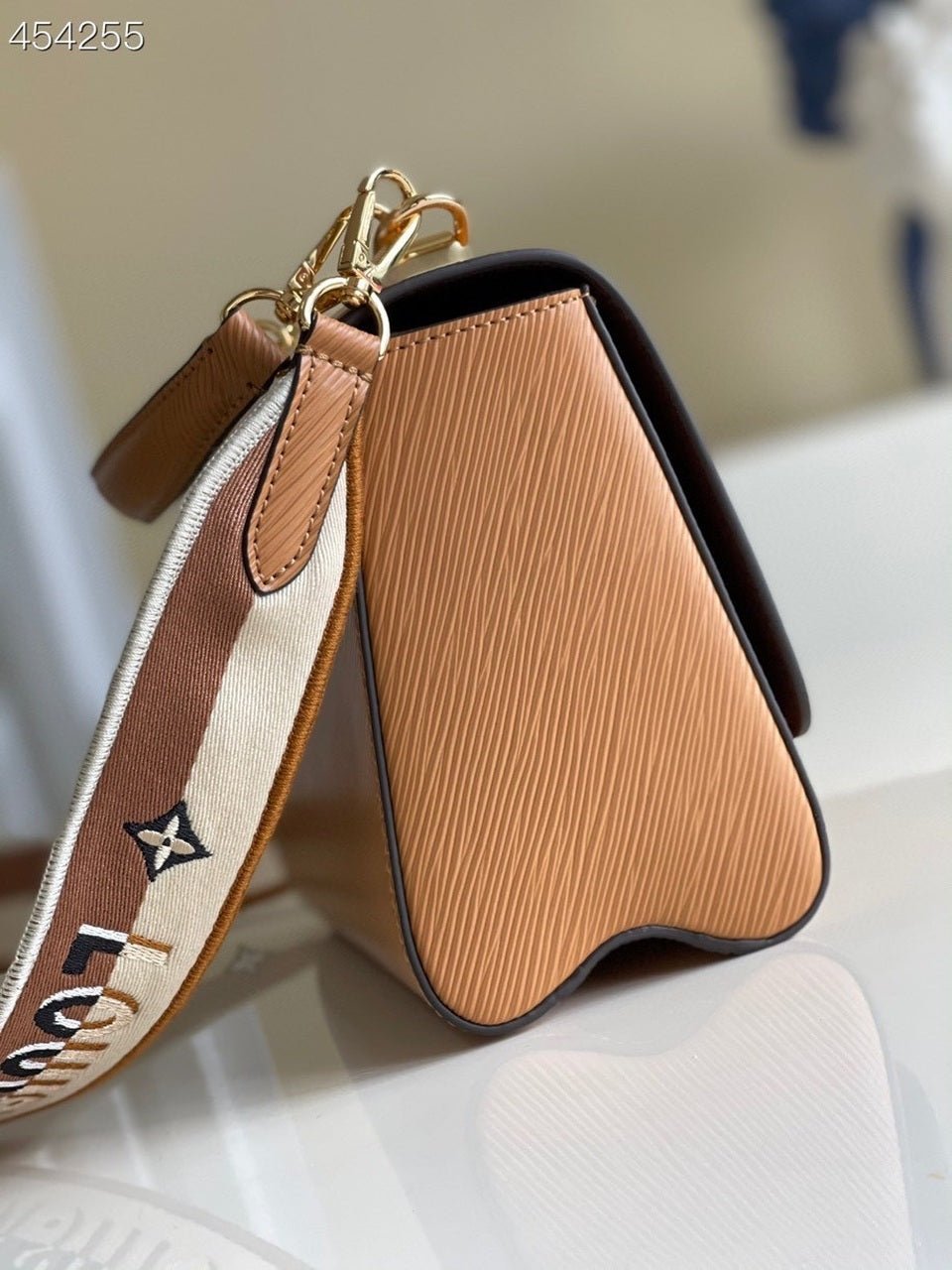 Louis Vuitton Twist MM Bag 23cm Epi Canvas Leather Spring/Summer Collection M57506, Gold Honey
