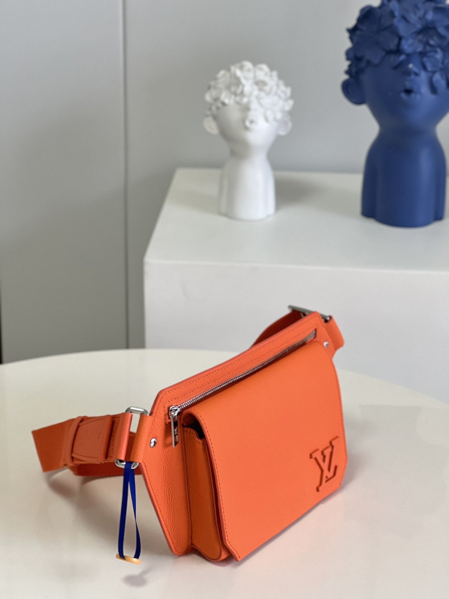 Louis Vuitton Aerogram Slingbag Orange For Men, Men’s Bags 30cm LV M59625