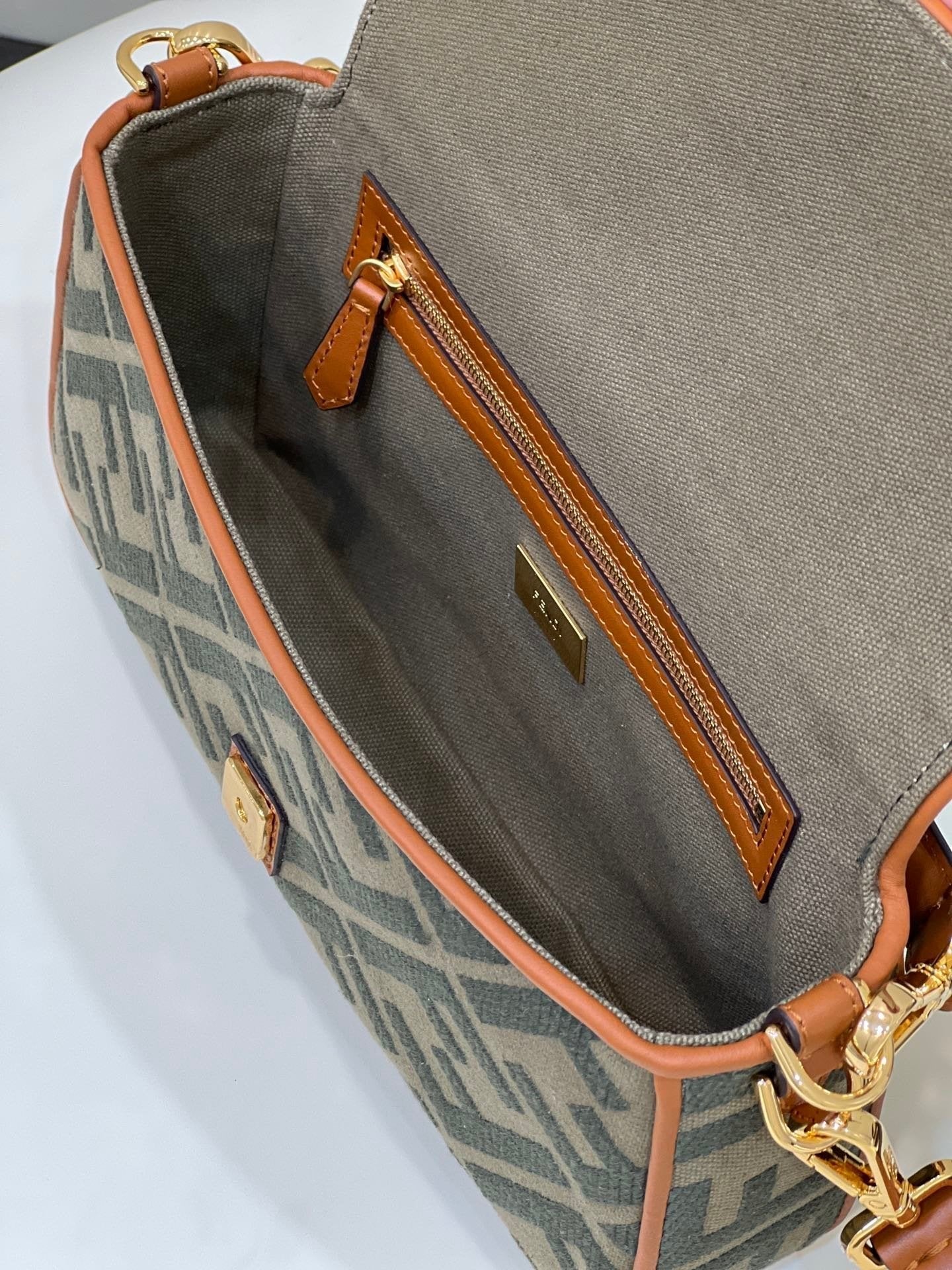 Fendi Baguette Midi 27cm Brown