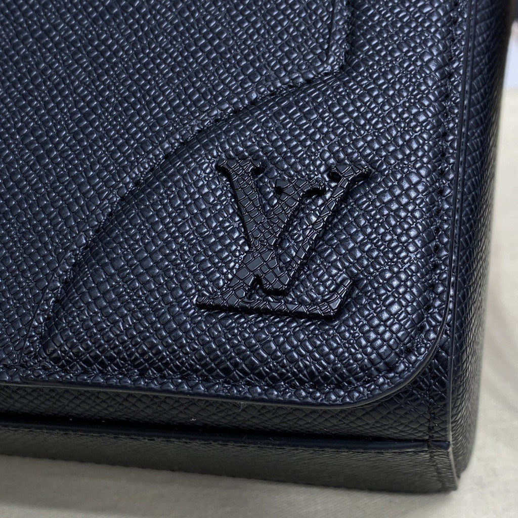 Louis Vuitton New Flap Messenger 29cm