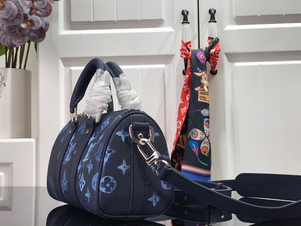 Louis Vuitton Monogram 20cm Black