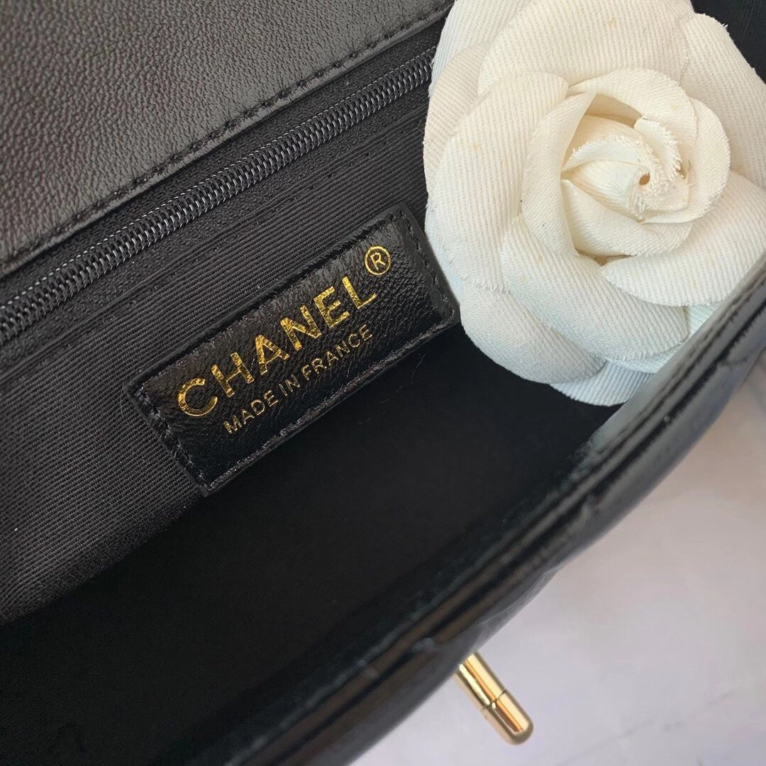 Chanel Classic Flapbag Gold Hardware 23cm Black