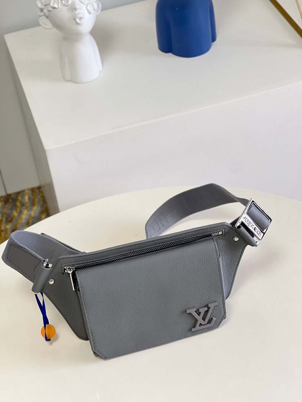 Louis Vuitton Aerogram Slingbag Grey For Men, Men’s Bags 30cm LV M59625