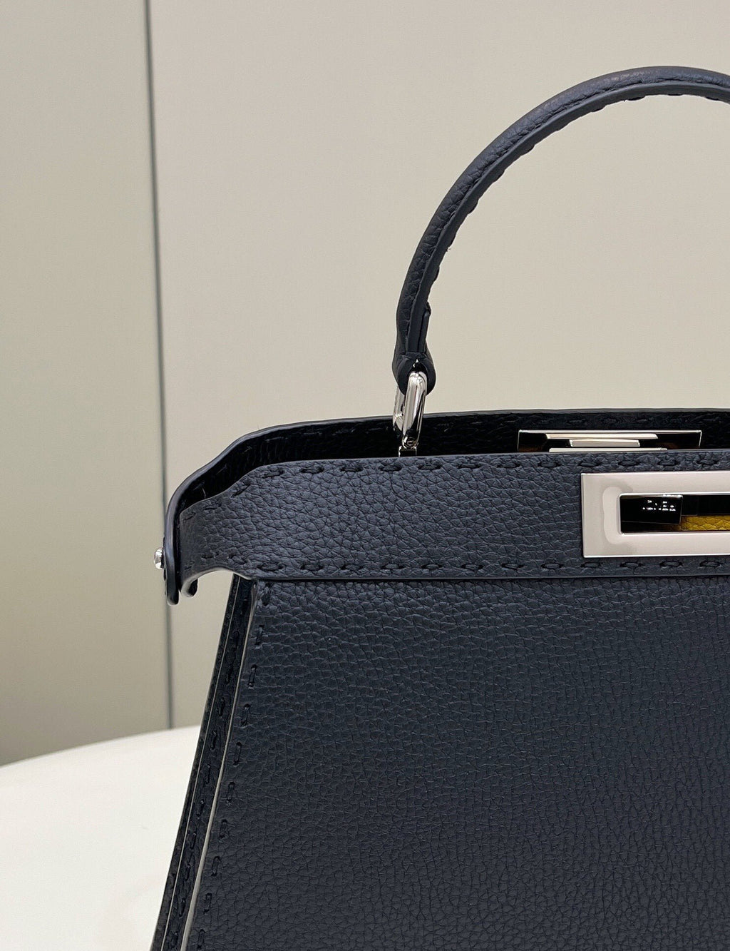Fendi Peekaboo Iseeu Medium 33cm Black