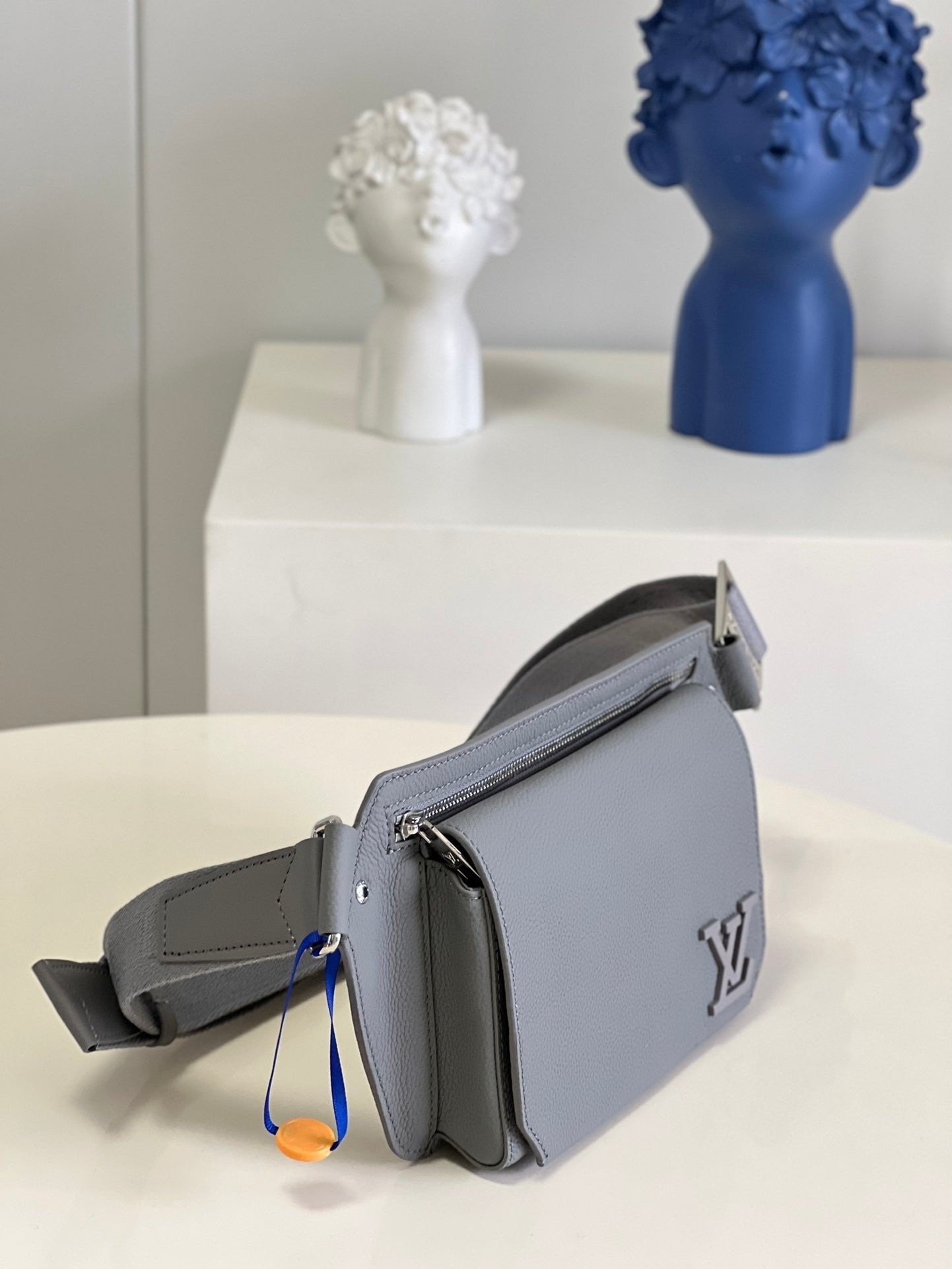 Louis Vuitton Aerogram Slingbag Grey For Men, Men’s Bags 30cm LV M59625