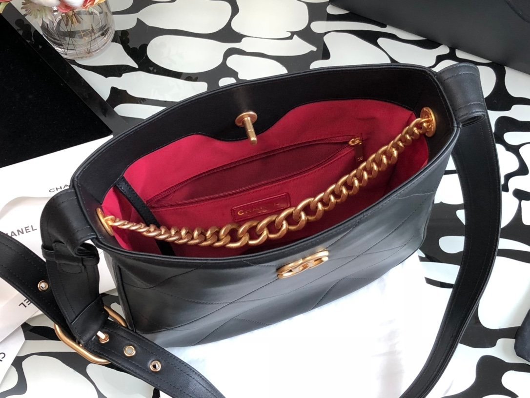 Chanel Co-Co Shoulder Bag With Gold Hardware Chain 29cm Black