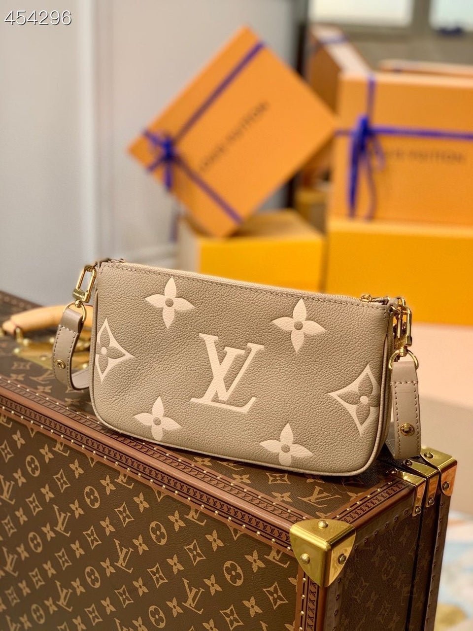 Louis Vuitton Multi Pochette Accessoires Bag 24cm Bi-Color Monogram Empreinte Spring/Summer Collection M45777 Galet