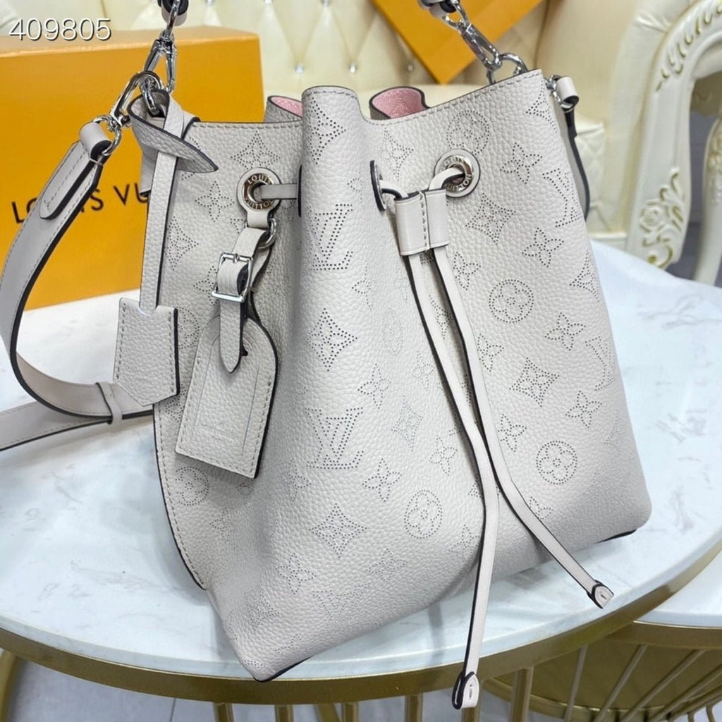 Louis Vuitton Muria Bag 22cm Mahina Calfskin Leather Spring/Summer Collection M57526 Mist