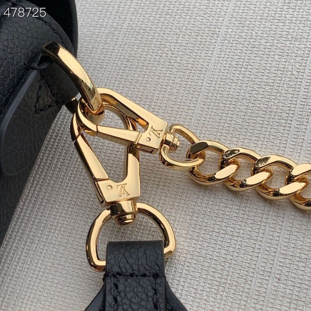 Louis Vuitton Lock Me Tender Bag 20cm Grained Calfskin Leather Spring/Summer Collection M58555, Black