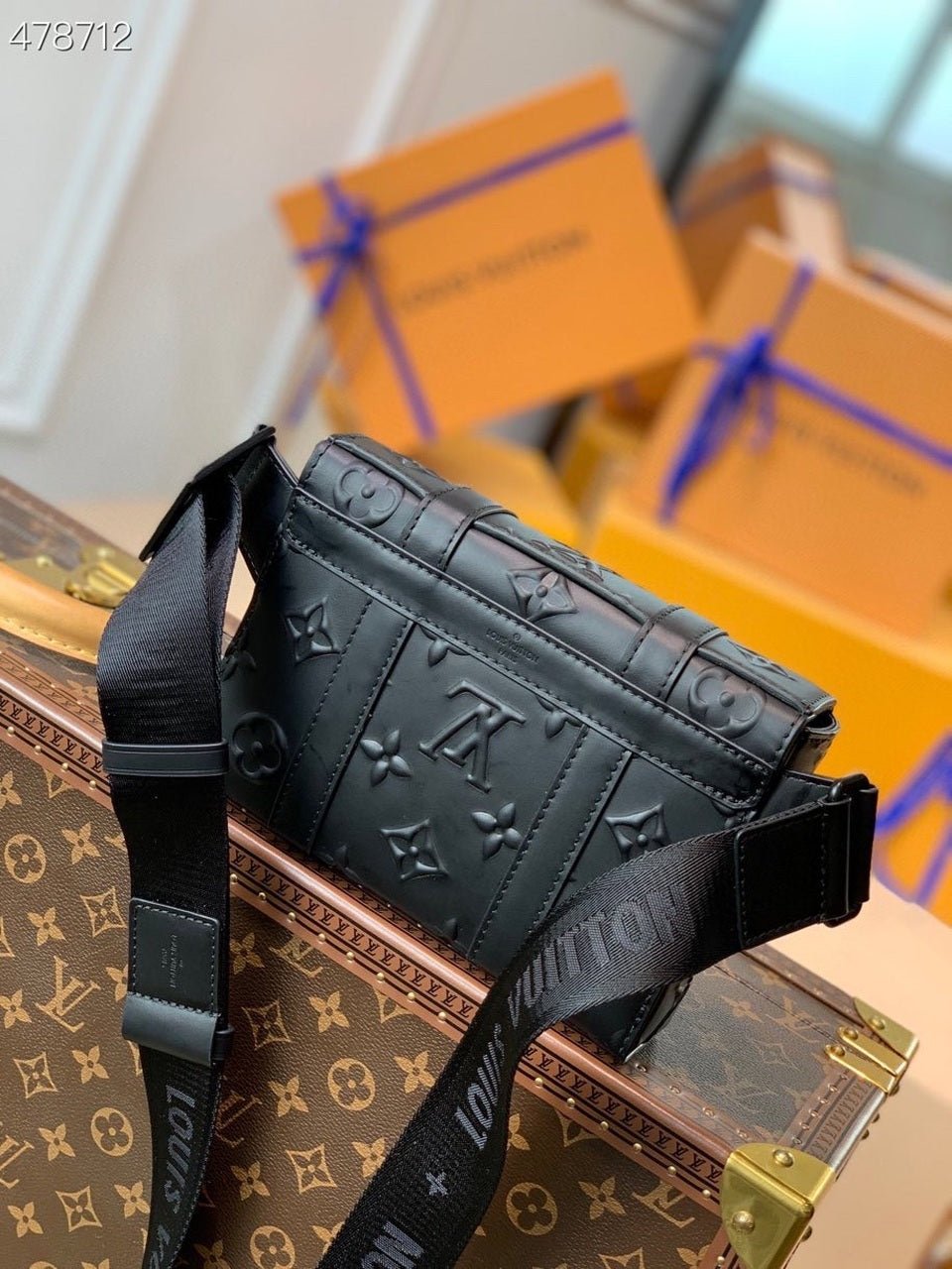 Louis Vuitton Trunk Slingbag Bag 20cm Monogram Seal Cowhide Canvas Spring/Summer Collection M57952, Black