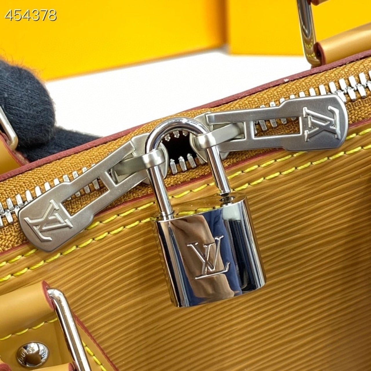 Louis Vuitton Alma BB Bag 24cm Epi Leather Spring/Summer Collection M57426 Gold Honey
