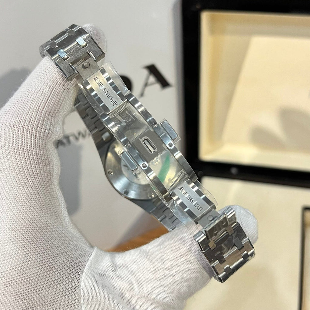 Audemars Piguet Royal Oak Watch With Diamond 33mm