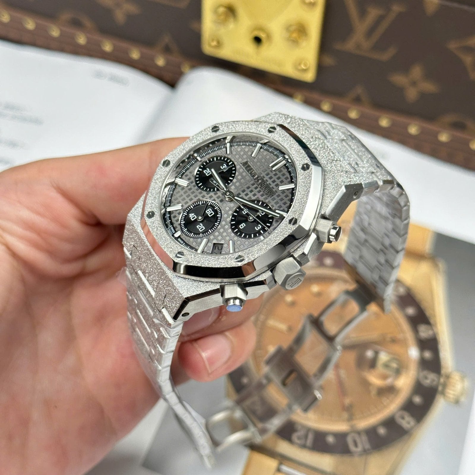 Audemars Piguet Watch Royal Oak Chronograph Frosted Gold 26240 Gray Dial 41mm