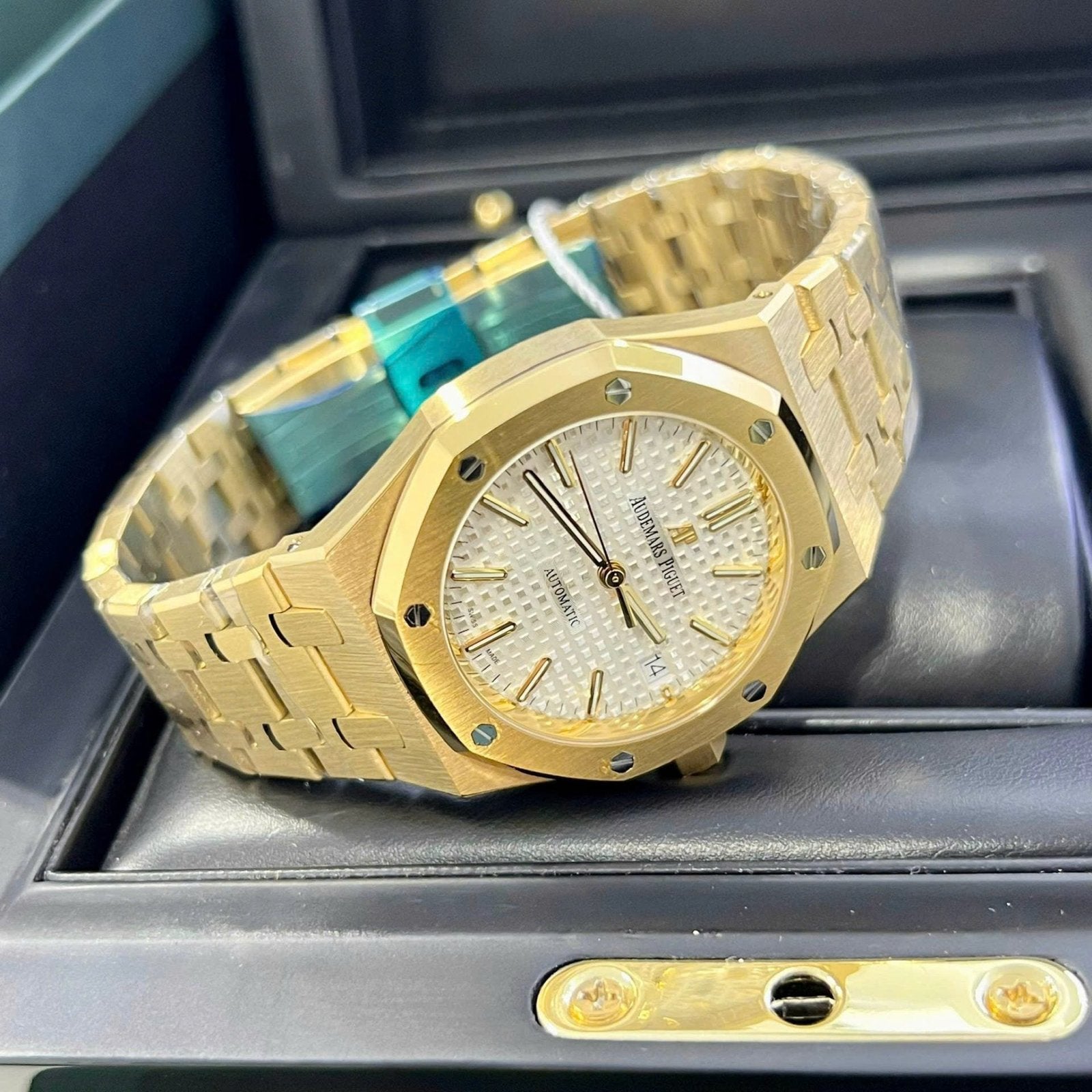 Audemars Piguet Watch Royal Oak 15450 Yellow Gold 37mm