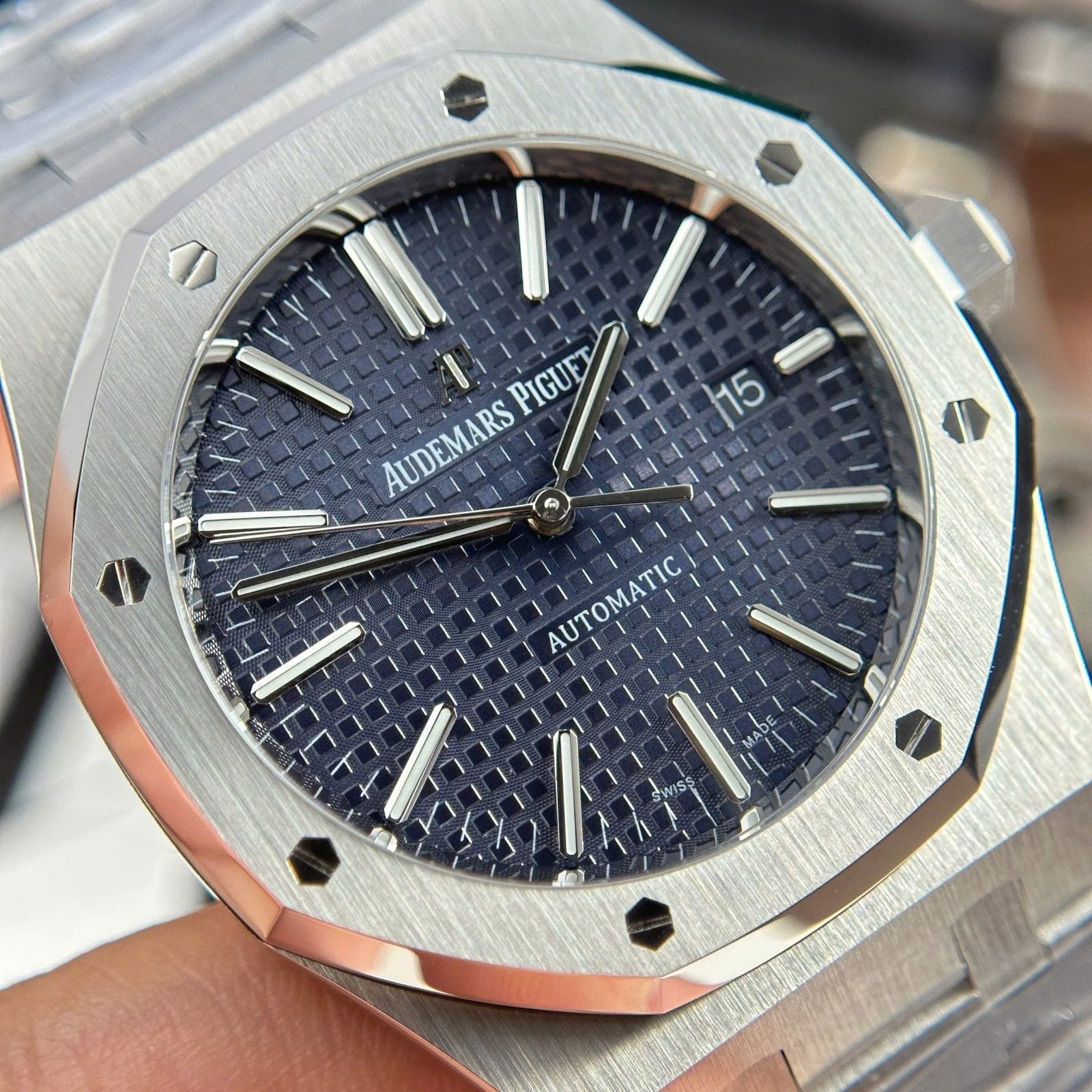 Audemars Piguet Royal Oak 15400ST Watch Blue Dial Metal Wire 41mm